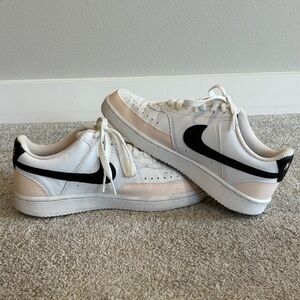 Nike Women’s Court Vision Low Sneaker (size 6.5)